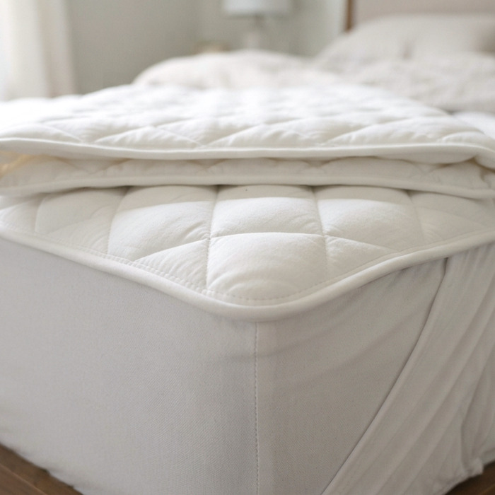 Comforter — white comforter for hotels and hospitality, supplied wholesale by Formal Trading in Saudi Arabia and Bahrain. All-season.