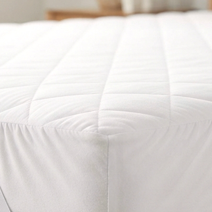 Fitted Sheet — white fitted sheet for hotels and hospitality, supplied wholesale by Formal Trading in Saudi Arabia and Bahrain. Elasticated.